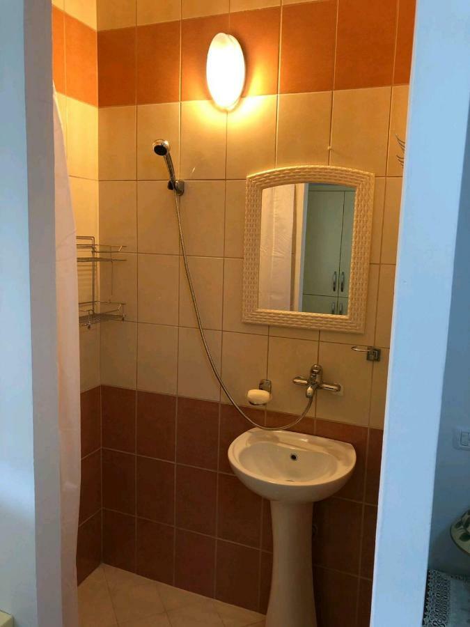 Aris Apartment Sarande Bagian luar foto